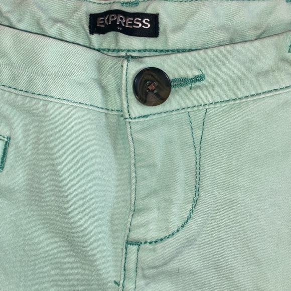 Shorts - Picture 2 of 3